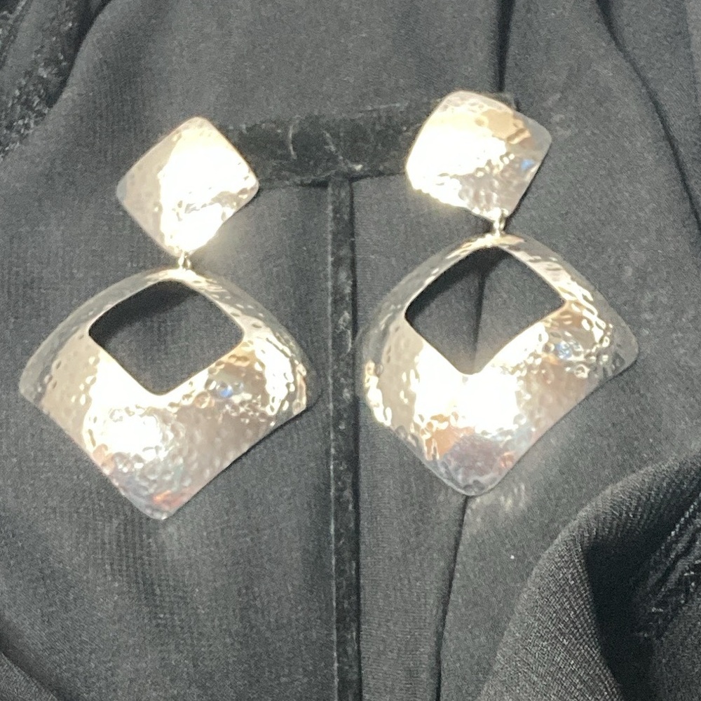 SC STERLING SILVER CONVEX SQUARE DROP EARRINGS WITH A HAMMERED FINISH PRE OWNED